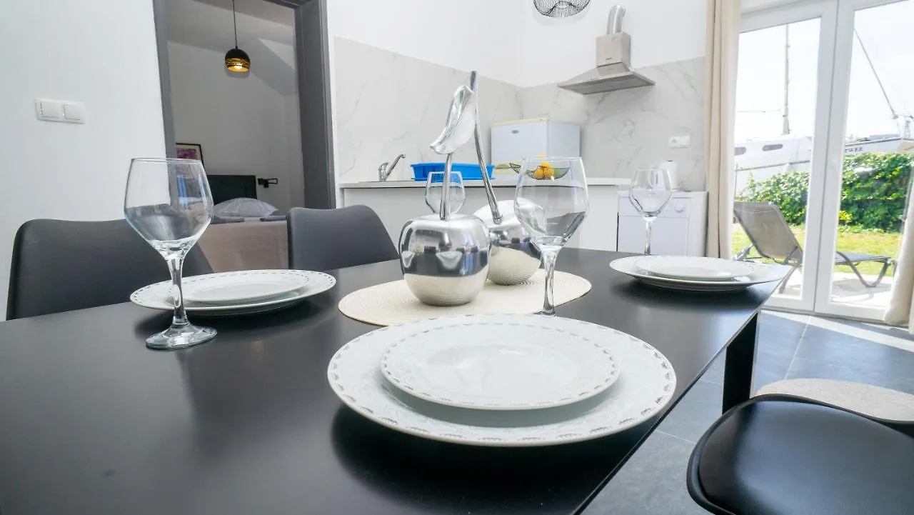Apartman A2 S Vlastitim Bazenom Apartment Trogir