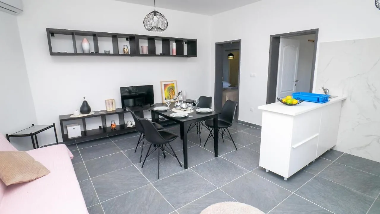 Apartman A2 S Vlastitim Bazenom Apartment Trogir
